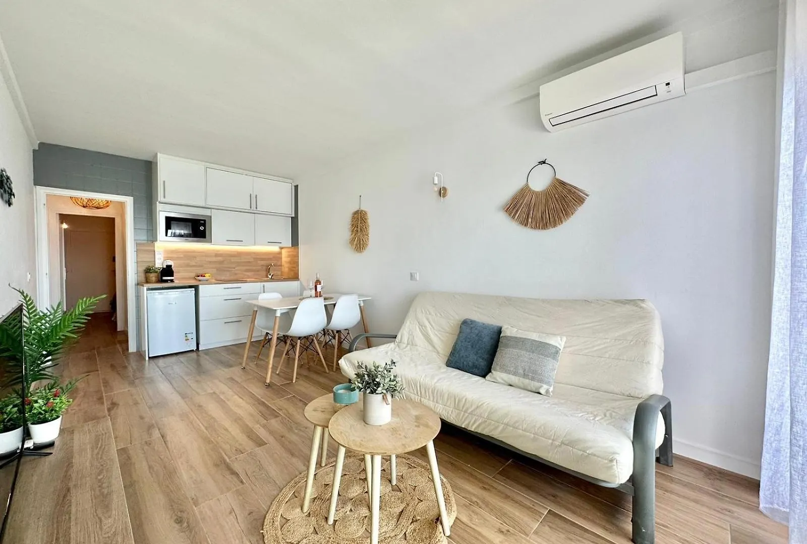 Meda Chica Apartment Roses 0*,